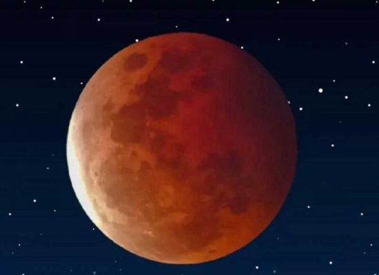 Penampakan Puncak Gerhana Bulan Total di Ambon Tertutup Awan