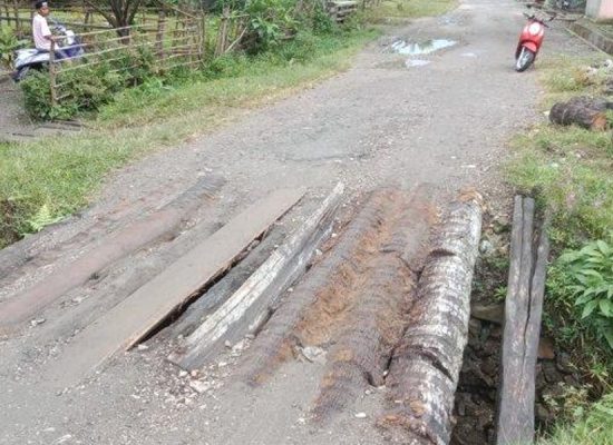 Supir Keluhkan Bahaya Jembatan Darurat di Huamual