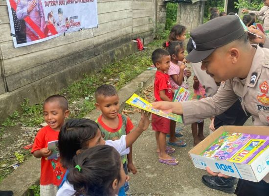 Polres Bursel Distribusi 100 Buku untuk Pelajar Peduli Budaya Literasi