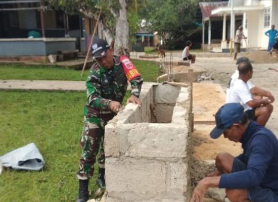 TNI Bersama Warga Tingkatkan Penataan Desa