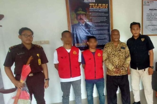 
Dua Tersangka Pembacokan di  Malra Diserahkan ke Jaksa
