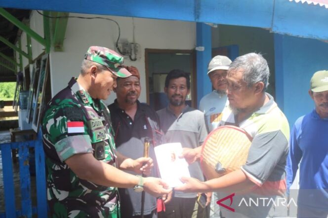 
Kodam  Pattimura Salurkan Bantuan Perbaikan Mesjid di Maluku Utara