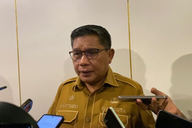 
Wali Kota Ambon Janji Buka Terang Benderang SK Bodong
