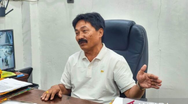 Sekretaris Daerah Kabupaten Nabire Yulianus Passang,