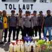 Kepolisian Sektor Kawasan Pelabuhan Yos Sudarso Ambon menyita 220 liter minuman keras tradisional jenis sopi yang diduga hendak diselundupkan melalui jalur laut di Pelabuhan Dr. Siwabessy, Ambon.