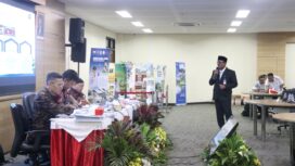 Bupati Maluku Tengah Saat memaparkan Program