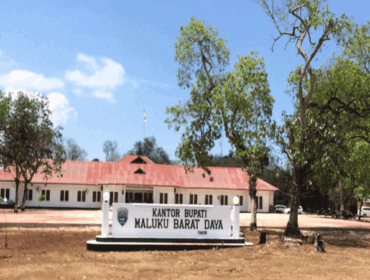 Kantor Bupati Kabupaten Maluku Barat Daya, di Kota Tiakur. 