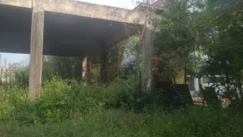 Gedung belajar Fisip Unpatti Ambon, yang digarap sejak 2024 dan harus rampung di tahun 2025, tapi hingga kini masih tampak belum kelar alias mangkrak.